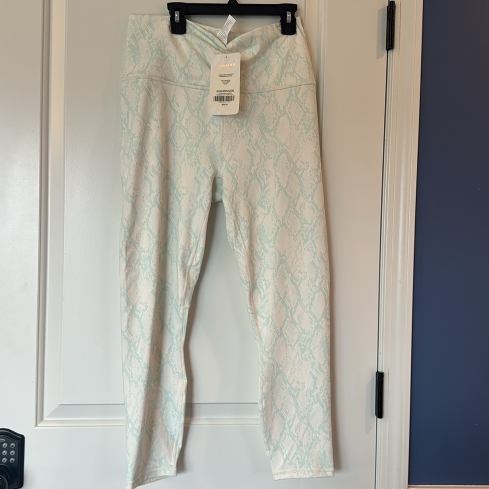 Ultra high waisted powerhold  7/8 Mint Green Snake Print Leggings size XL NWT - Picture 3 of 9